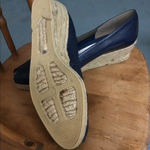 Vintage Evan Picone navy blue Wedge